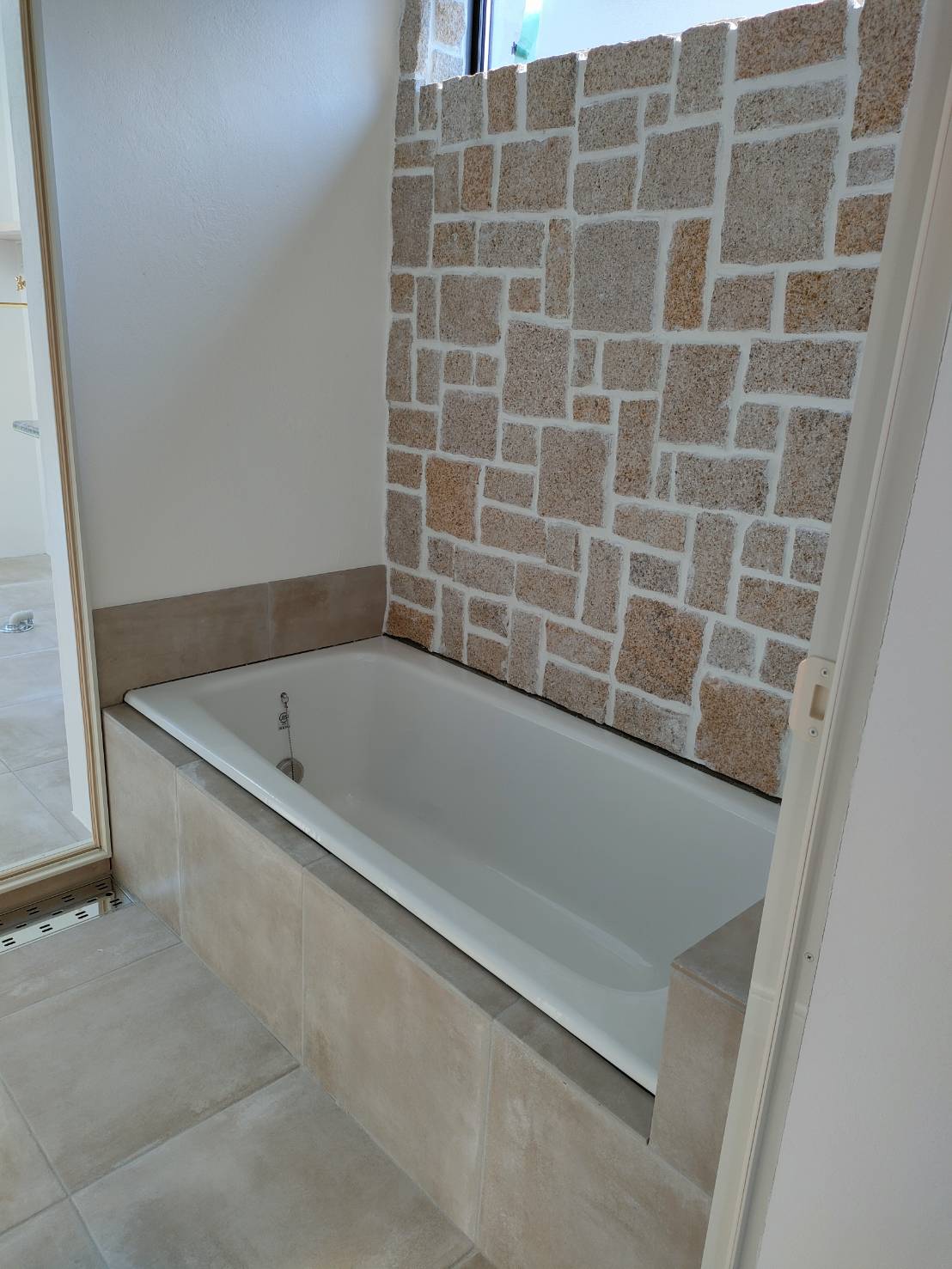 天然石の浴室完成